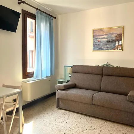 Ca' San Marcuola 2 3* Venedik